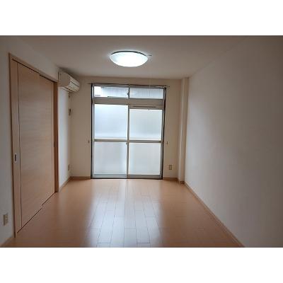 サザン・クロス 103【管理NO：1-005215201-01030】 ★家具家電は申し込み後に搬入します★の物件写真2