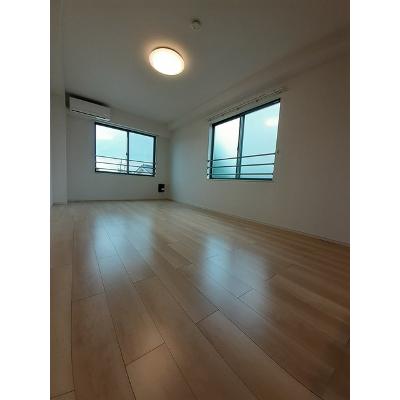 シュトラール 303【管理NO：1-027353301-03030】 ★家具家電は申し込み後に搬入します★ ★2026年10月中旬入居可能★の物件写真2