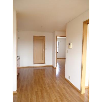 エントランス　壱番館 203【管理NO：1-013423701-02030】 ★家具家電は申し込み後に搬入します★ ★2026年09月下旬入居可能★の物件写真2