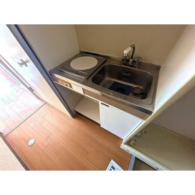 ユニオンマンスリー西川口８　301　1K・セミダブル☆【禁煙ルーム】人気の角部屋！便利な宅配ボックス付き！ソファ＆ローテーブル＆たっぷり収納2ドア冷蔵庫など生活家電のあるお部屋の物件写真4