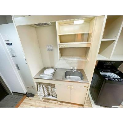 ユニオンマンスリー春日部１　703　1K・シングル☆【禁煙ルーム】人気の角部屋！バストイレ別＆温水洗浄便座完備♪デスク・チェア＆たっぷり収納2ドア冷蔵庫など生活家電のあるお部屋の物件写真3