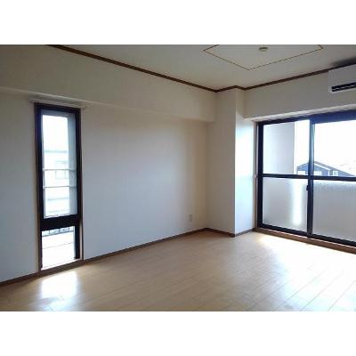 スプリングフィールド 301【管理NO：1-010397801-03010】 ★家具家電は申し込み後に搬入します★ ★2026年09月下旬入居可能★の物件写真2