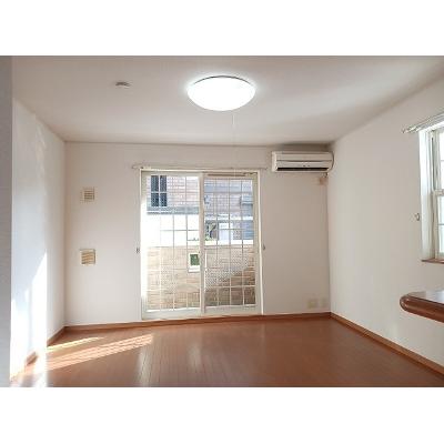 プレ　ノンブルー 103【管理NO：1-014559201-01030】 ★家具家電は申し込み後に搬入します★の物件写真2