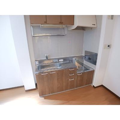 アビタシオン祈年 102【管理NO：1-009622101-01020】 ★家具家電は申し込み後に搬入します★の物件写真3