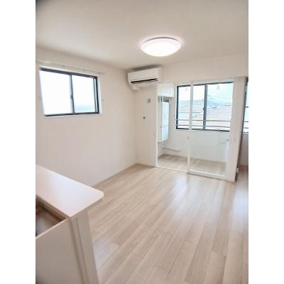 シャ　ティグレ 301【管理NO：1-026307601-03010】 ★家具家電は申し込み後に搬入します★ ★2026年10月中旬入居可能★の物件写真2