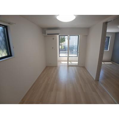 ルーメ 101【管理NO：1-028107001-01010】 ★家具家電は申し込み後に搬入します★の物件写真2