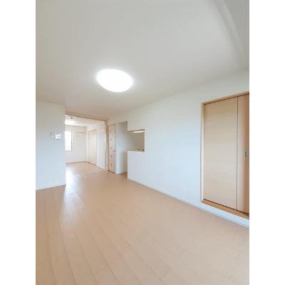 星夜 302【管理NO：1-018704601-03020】 ★家具家電は申し込み後に搬入します★ ★2026年10月下旬入居可能★の物件写真2