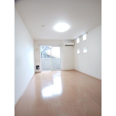 デスパシオ 204【管理NO：1-016054501-02040】 ★家具家電は申し込み後に搬入します★の物件写真2