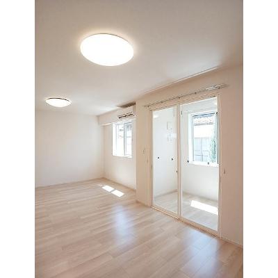 サンフォニー 102【管理NO：1-025511001-01020】 ★家具家電は申し込み後に搬入します★の物件写真2