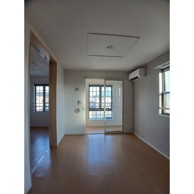 ラビアンローズ 201【管理NO：1-020229601-02010】 ★家具家電は申し込み後に搬入します★の物件写真2