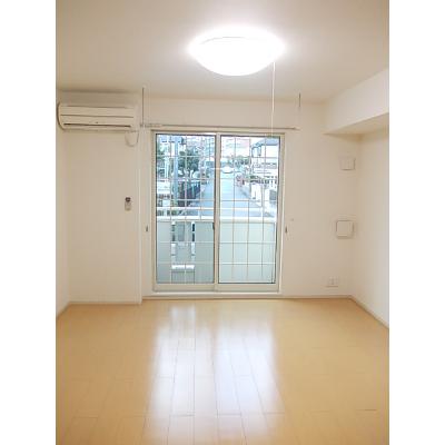ラ・ヴィダ・カリファス 103【管理NO：1-017682501-01030】 ★家具家電は申し込み後に搬入します★ ★2026年09月下旬入居可能★の物件写真2