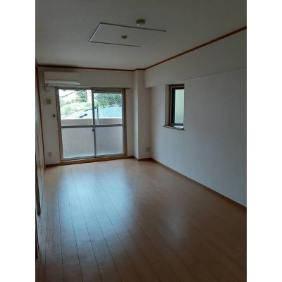 ラモーリ緑 101【管理NO：1-012482201-01010】 ★家具家電は申し込み後に搬入します★ ★2026年11月中旬入居可能★の物件写真2