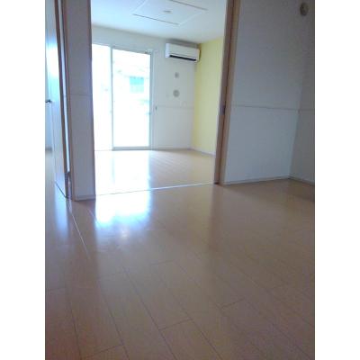 ゼファーしるく 103【管理NO：1-019271401-01030】 ★家具家電は申し込み後に搬入します★ ★2026年10月中旬入居可能★の物件写真2