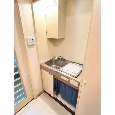 ユニオンマンスリー坂戸６　106　1K・シングル☆【禁煙ルーム】人気の角部屋！安心のモニター付きインターフォン完備/デスク・チェア＆たっぷり収納2ドア冷蔵庫など生活家電のあるお部屋の物件写真3