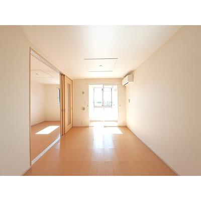 ジェフェリー・アーチャーⅣ 201【管理NO：1-019002602-02010】 ★家具家電は申し込み後に搬入します★の物件写真2
