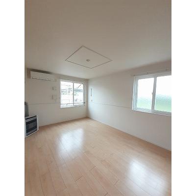 プリムローズⅡ 101【管理NO：1-022685402-01010】 ★家具家電は申し込み後に搬入します★ ★2026年11月中旬入居可能★の物件写真2