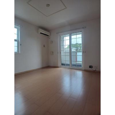 アンソレイエ 105【管理NO：1-015898701-01040】 ★家具家電は申し込み後に搬入します★ ★2026年10月中旬入居可能★の物件写真2