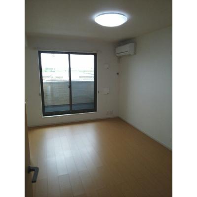 ラフレシール 203【管理NO：1-019572301-02030】 ★家具家電は申し込み後に搬入します★ ★2026年09月上旬入居可能★の物件写真2