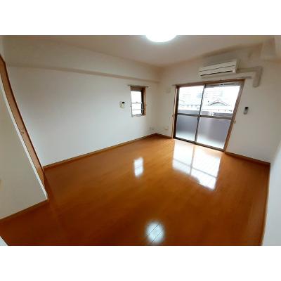 エレンシア 301【管理NO：1-013407901-03010】 ★家具家電は申し込み後に搬入します★ ★2026年10月中旬入居可能★の物件写真2