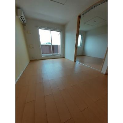 グリッターコートⅡ 202【管理NO：1-019923302-02020】 ★家具家電は申し込み後に搬入します★ ★2026年09月中旬入居可能★の物件写真2