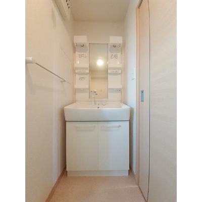 ベリンガム 201【管理NO：1-015714401-02010】 ★家具家電は申し込み後に搬入します★ ★2026年10月中旬入居可能★の物件写真6