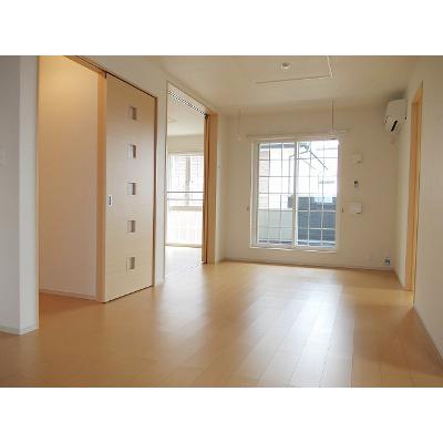 ファミーリャ 201【管理NO：1-019389001-02010】 ★家具家電は申し込み後に搬入します★ ★2026年10月中旬入居可能★の物件写真2