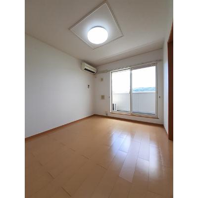 オリーブ 202【管理NO：1-015288601-02020】 ★家具家電は申し込み後に搬入します★ ★2026年10月中旬入居可能★の物件写真2