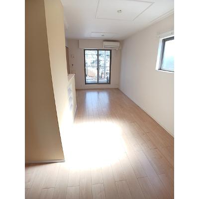 リヴァプール 201【管理NO：1-022738701-02010】 ★家具家電は申し込み後に搬入します★の物件写真2