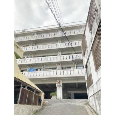 【嘉数マンション１R】敷地内駐車場1台無料★乗用車駐車可能★一人暮らしにおすすめの外観画像
