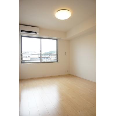 アンソレイエⅤ 203【管理NO：1-024267901-02030】 ★家具家電は申し込み後に搬入します★ ★2026年10月中旬入居可能★の物件写真2