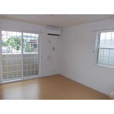 グランジュテ 101【管理NO：1-018215401-01010】 ★家具家電は申し込み後に搬入します★ ★2026年10月中旬入居可能★の物件写真2