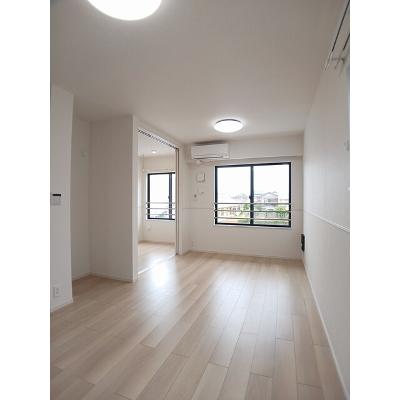 グロワール 201【管理NO：1-027474801-02010】 ★家具家電は申し込み後に搬入します★ ★2026年10月中旬入居可能★の物件写真2