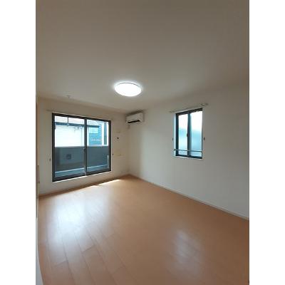 ヴィスタレジーナ 202【管理NO：1-020161301-02020】 ★家具家電は申し込み後に搬入します★ ★2026年10月中旬入居可能★の物件写真2