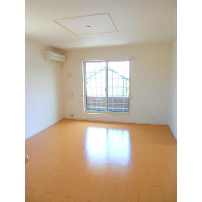 フラワー 201【管理NO：1-017102801-02010】 ★家具家電は申し込み後に搬入します★の物件写真2