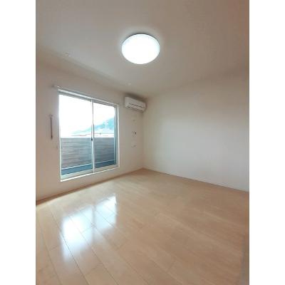 ラ・カーサ・フェリーチェ 206【管理NO：1-022256701-02050】 ★家具家電は申し込み後に搬入します★の物件写真2