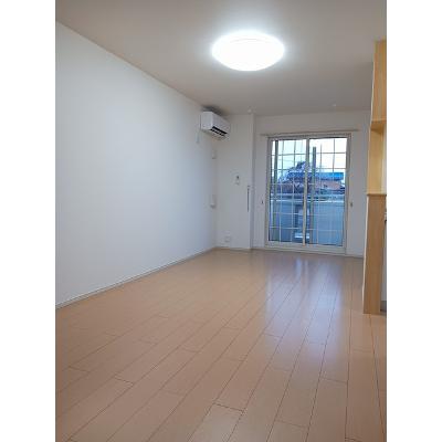 アザレア 105【管理NO：1-017749101-01050】 ★家具家電は申し込み後に搬入します★ ★2026年10月上旬入居可能★の物件写真2
