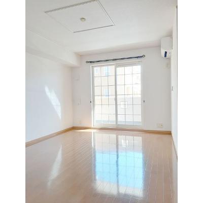 オランジュ 102【管理NO：1-013660102-01020】 ★家具家電は申し込み後に搬入します★ ★2026年10月中旬入居可能★の物件写真2