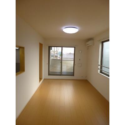 サクラ 303【管理NO：1-019139201-03030】 ★家具家電は申し込み後に搬入します★ ★2026年10月上旬入居可能★の物件写真2