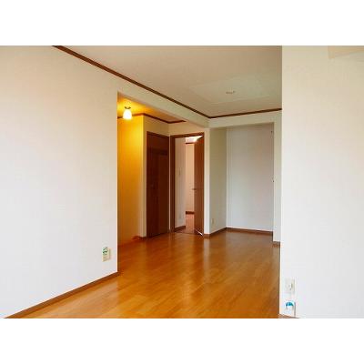 サンパティオ 202【管理NO：1-010887401-02020】 ★家具家電は申し込み後に搬入します★の物件写真2