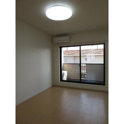 スプレンデール　Ⅰ 203【管理NO：1-019169401-02030】 ★家具家電は申し込み後に搬入します★ ★2026年10月中旬入居可能★の物件写真2