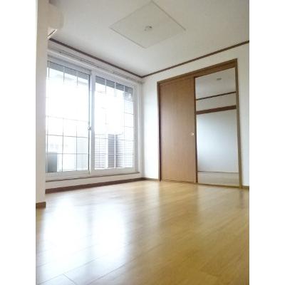 アーバンアイリスⅡ 201【管理NO：1-011265201-02010】 ★家具家電は申し込み後に搬入します★ ★2026年10月中旬入居可能★の物件写真2