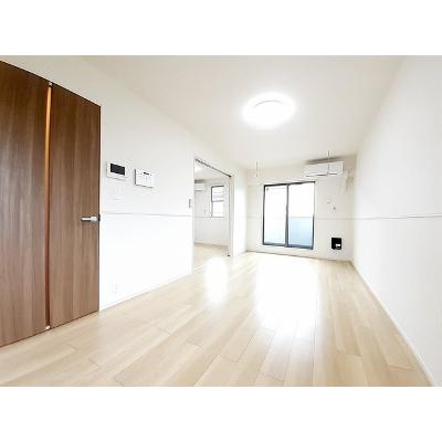 ブリアン　グラス 201【管理NO：1-027666701-02010】 ★家具家電は申し込み後に搬入します★の物件写真2