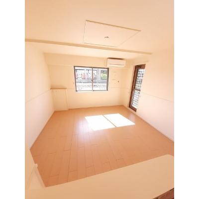 イースト　カレント 101【管理NO：1-020364401-01010】 ★家具家電は申し込み後に搬入します★ ★2026年10月上旬入居可能★の物件写真2