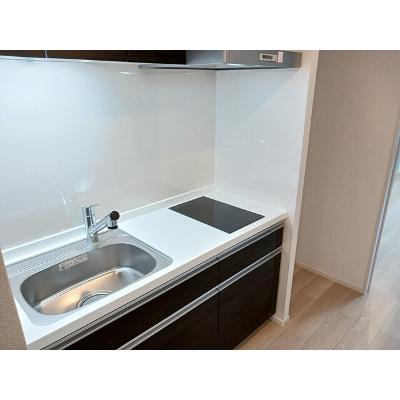 クルタ　ラプシ 201【管理NO：1-028090501-02010】 ★家具家電は申し込み後に搬入します★ ★2026年10月下旬入居可能★の物件写真3