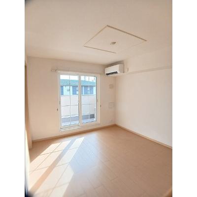 フォーシーズンズ 203【管理NO：1-016698501-02030】 ★家具家電は申し込み後に搬入します★の物件写真2