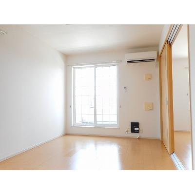 パラッツオ上新 202【管理NO：1-020365401-02020】 ★家具家電は申し込み後に搬入します★ ★2026年10月下旬入居可能★の物件写真2