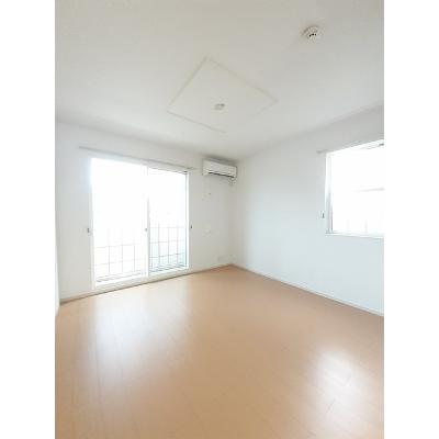 フォーシーズンズ 101【管理NO：1-017360401-01010】 ★家具家電は申し込み後に搬入します★ ★2026年11月中旬入居可能★の物件写真2