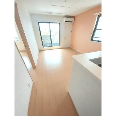 パーシモン　Ⅰ 201【管理NO：1-020652201-02010】 ★家具家電は申し込み後に搬入します★ ★2026年10月下旬入居可能★の物件写真2