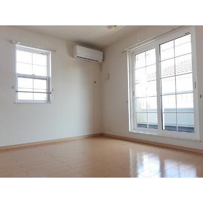 ホワイトオーク東 201【管理NO：1-016160901-02010】 ★家具家電は申し込み後に搬入します★ ★2026年10月中旬入居可能★の物件写真2