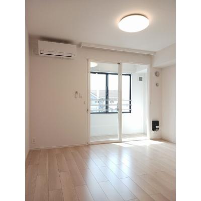 ラ・ブリエ布袋 203【管理NO：1-027657501-02030】 ★家具家電は申し込み後に搬入します★の物件写真2